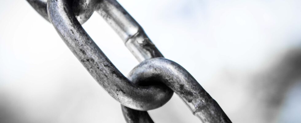 gray metal chain in close up photography